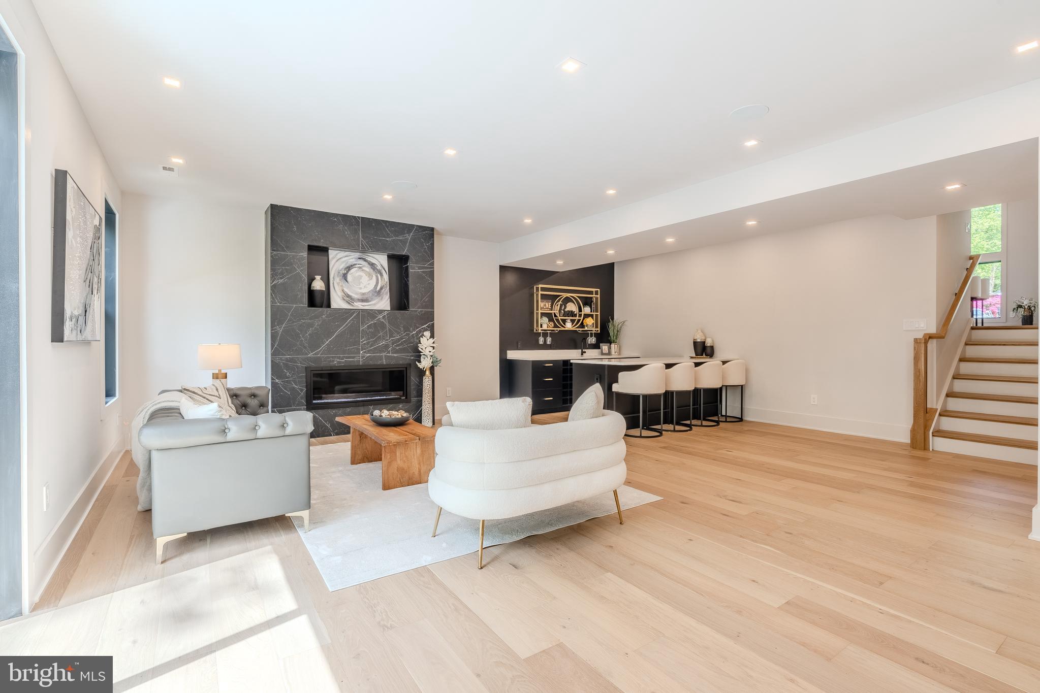 RAYMONDALE - Residential