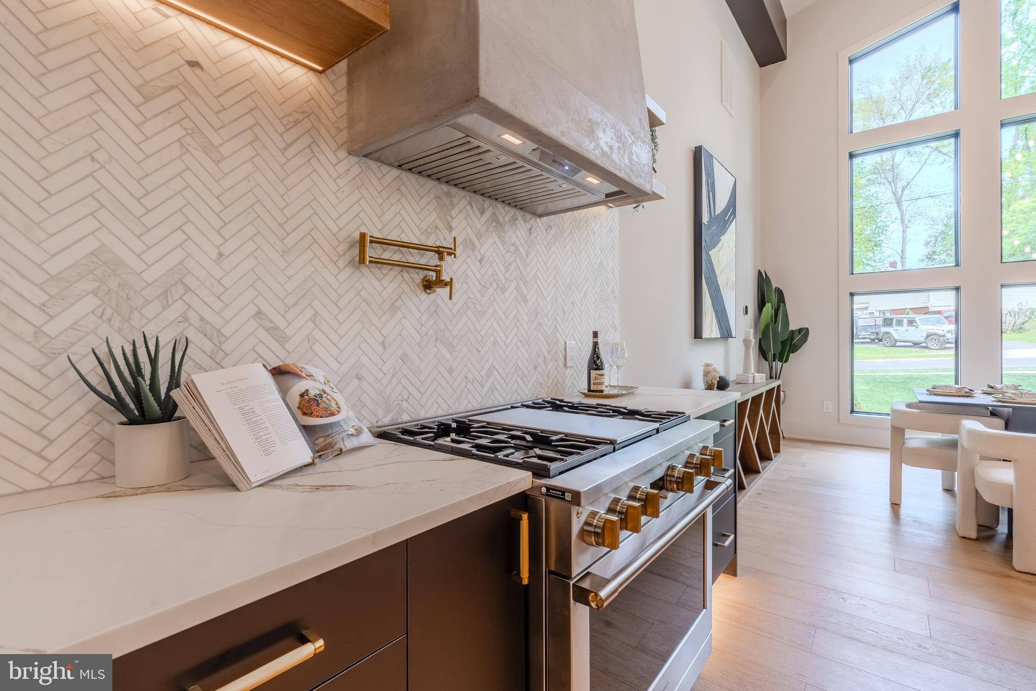 RAYMONDALE - Residential