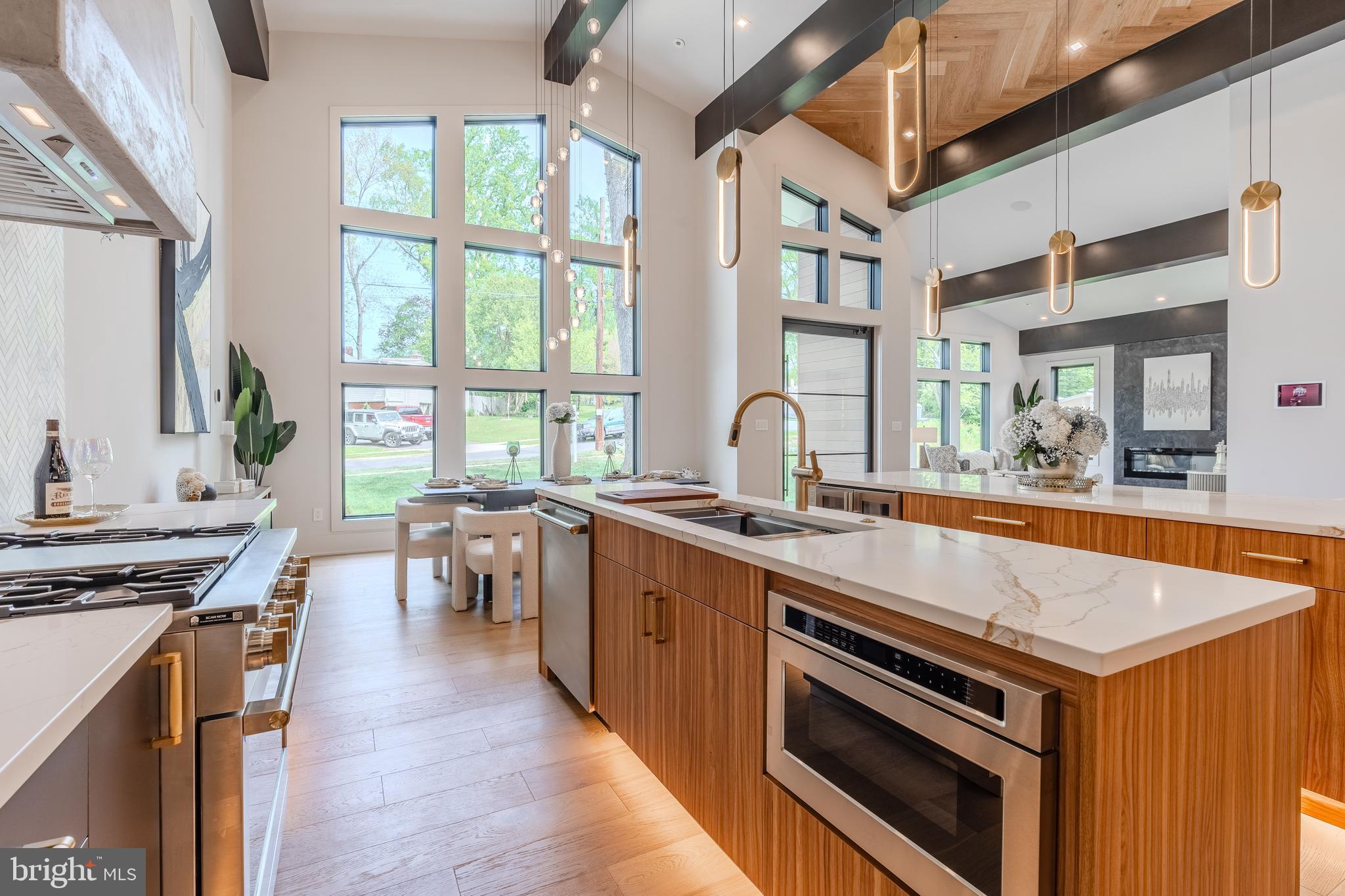 RAYMONDALE - Residential