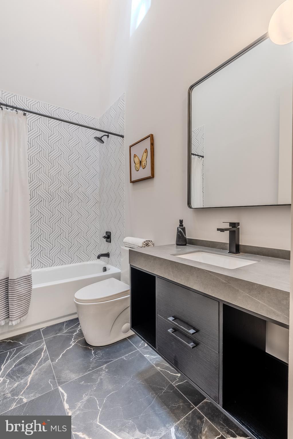 RAYMONDALE - Residential