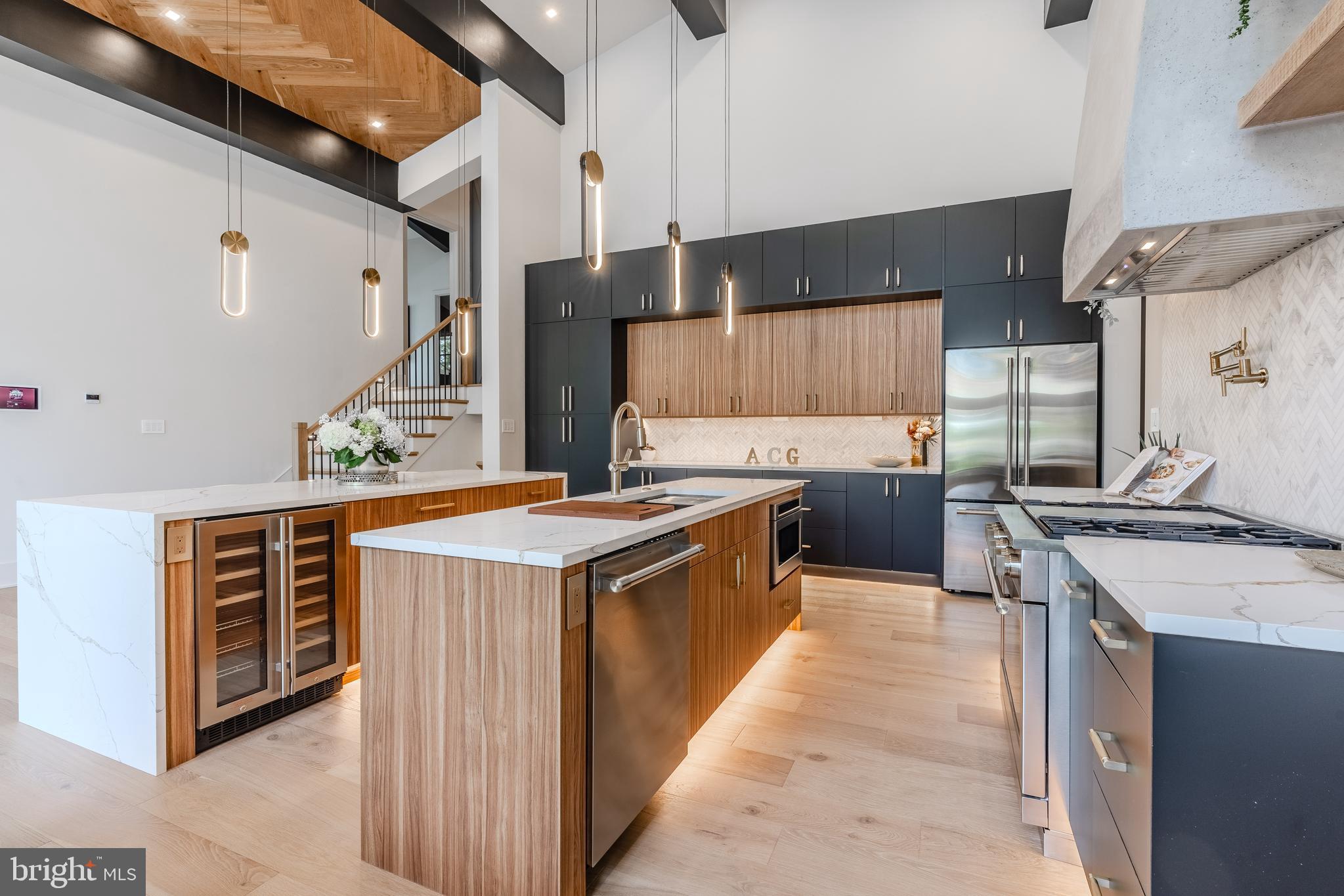 RAYMONDALE - Residential