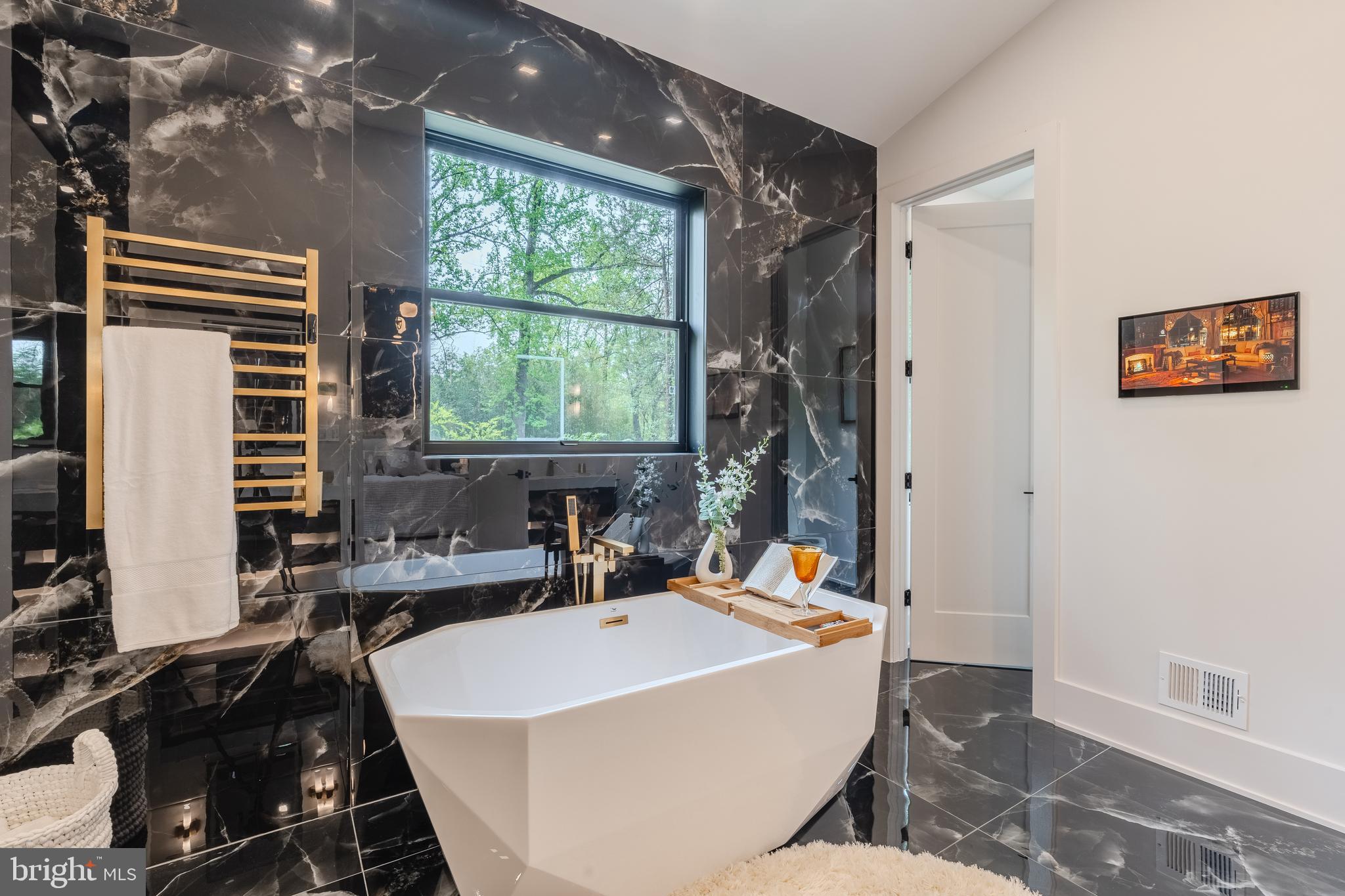 RAYMONDALE - Residential