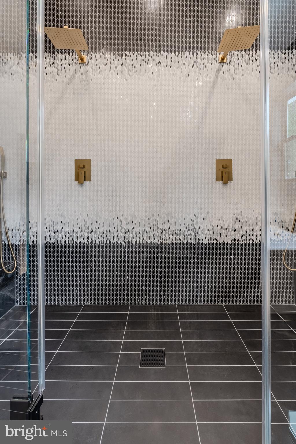 RAYMONDALE - Residential