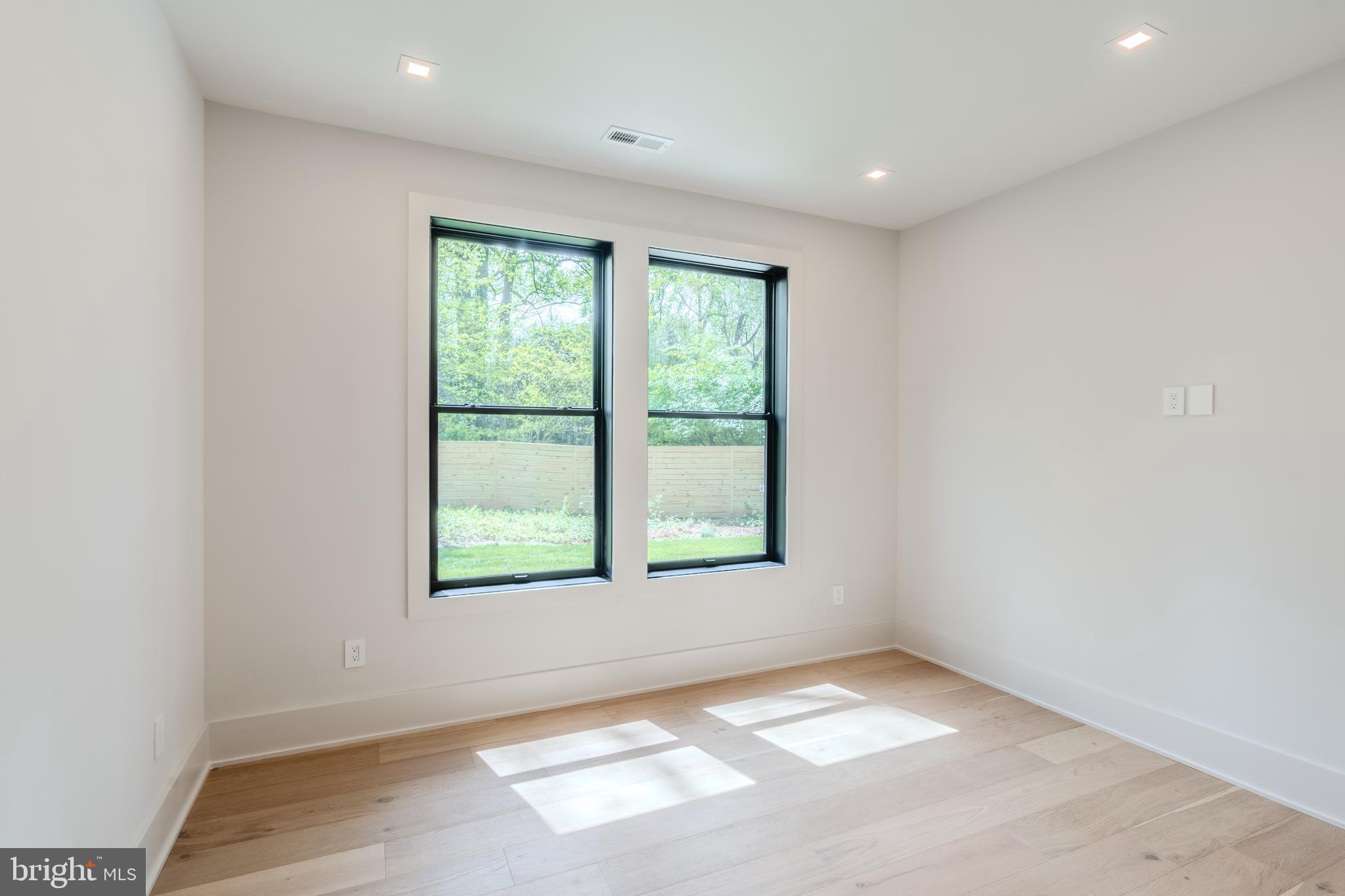 RAYMONDALE - Residential