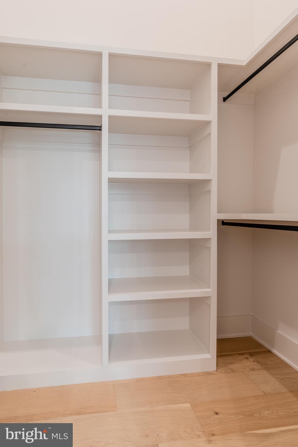 RAYMONDALE - Residential