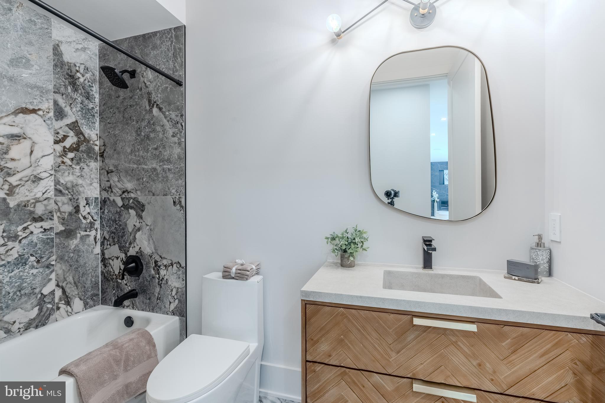 RAYMONDALE - Residential