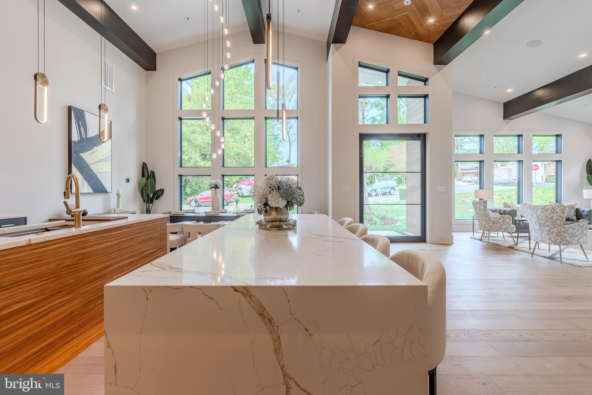 RAYMONDALE - Residential