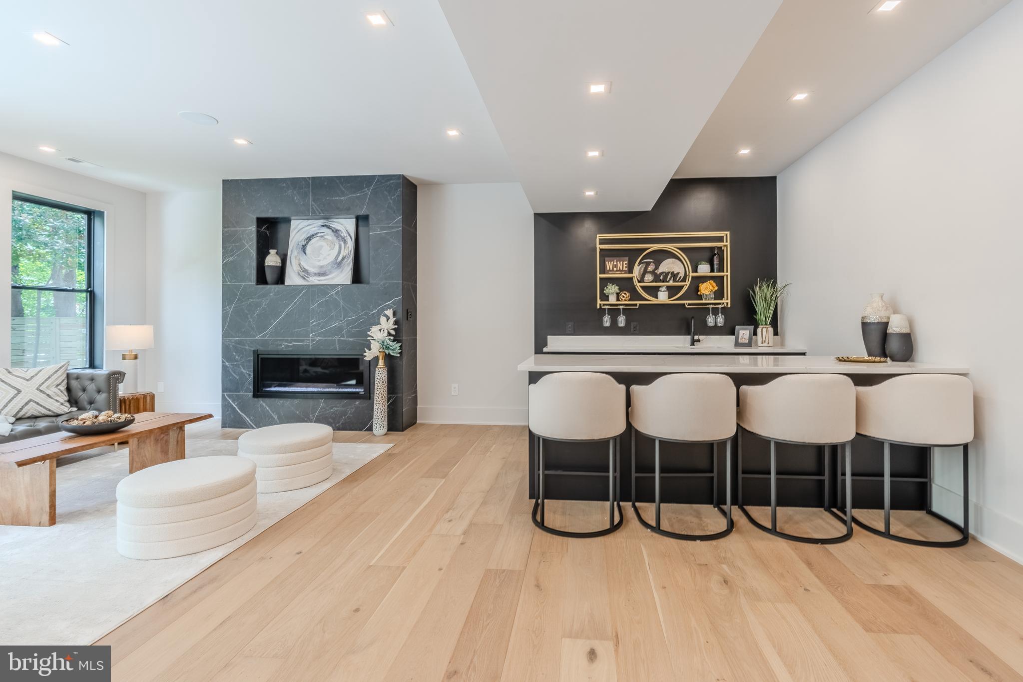 RAYMONDALE - Residential