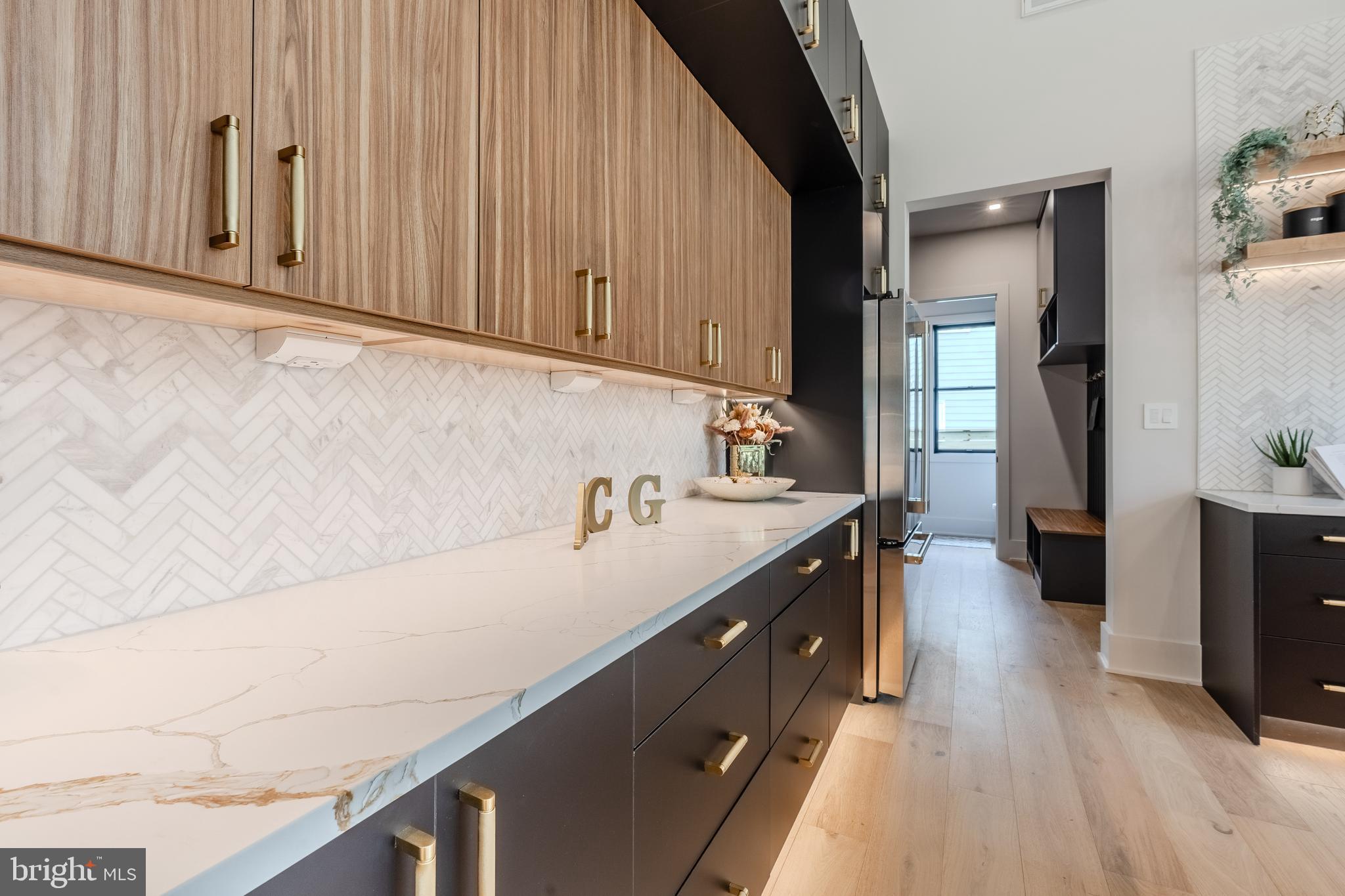 RAYMONDALE - Residential