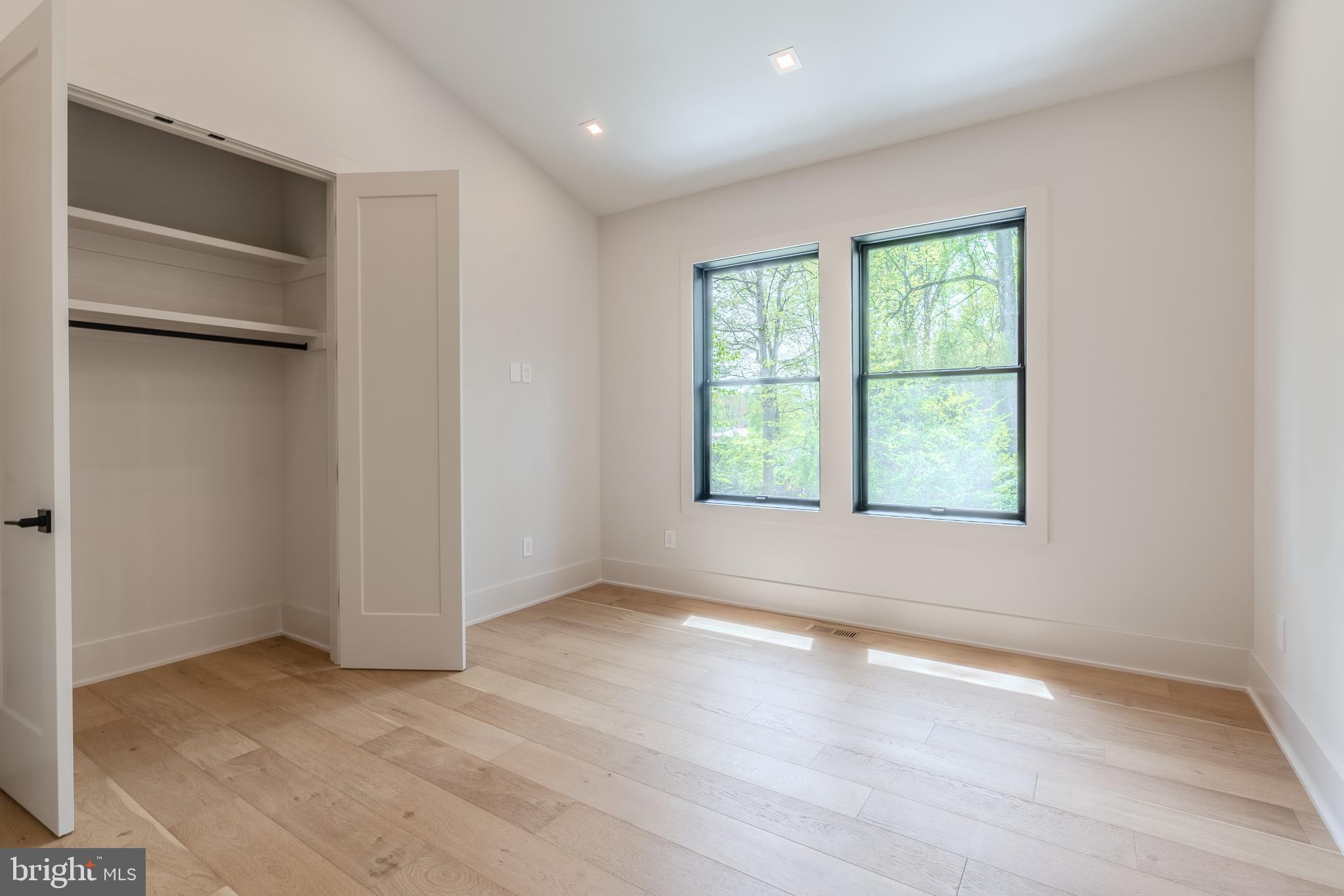 RAYMONDALE - Residential