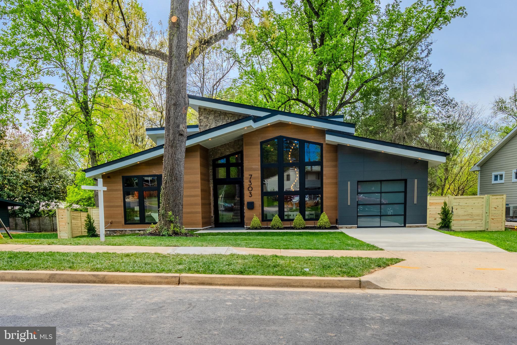 RAYMONDALE - Residential