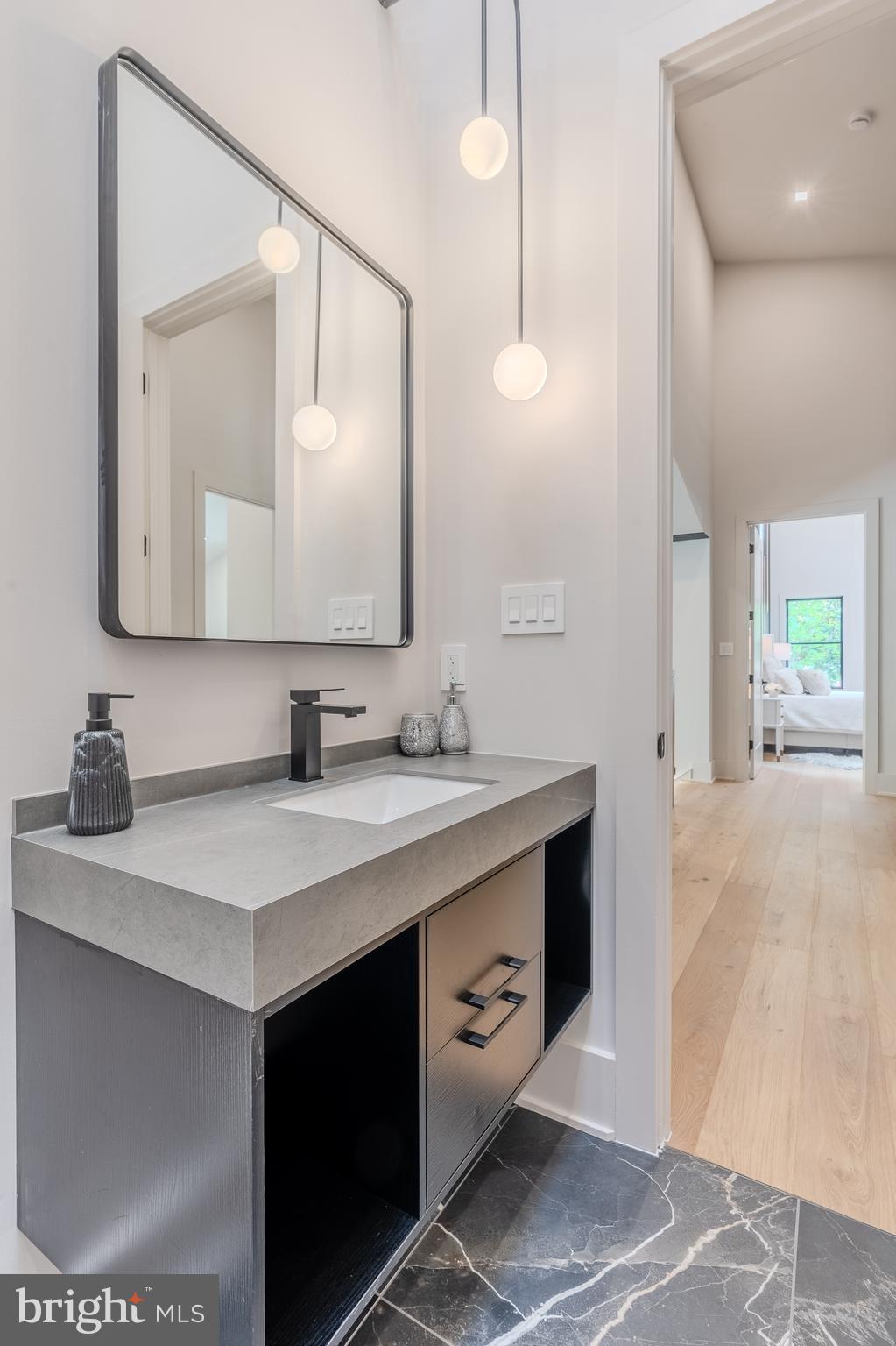 RAYMONDALE - Residential