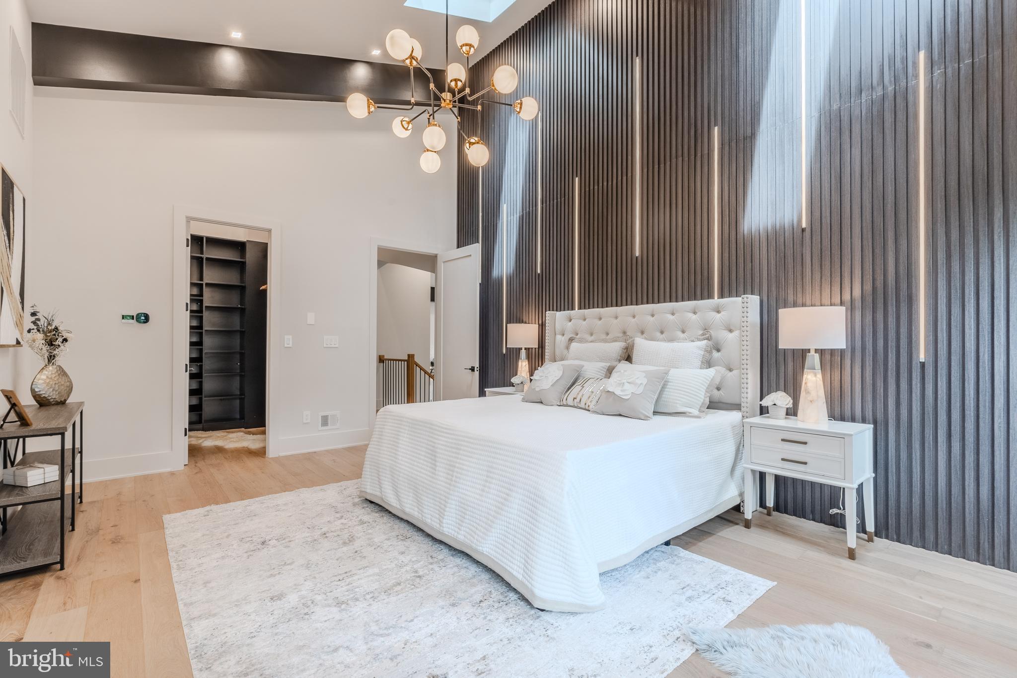 RAYMONDALE - Residential