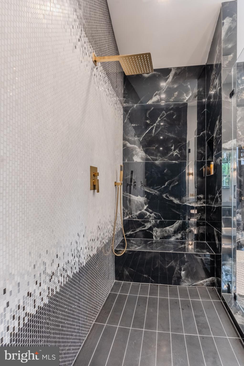 RAYMONDALE - Residential