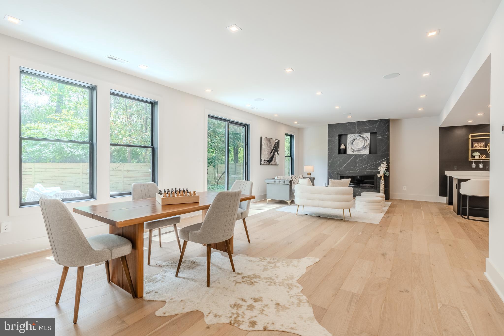 RAYMONDALE - Residential