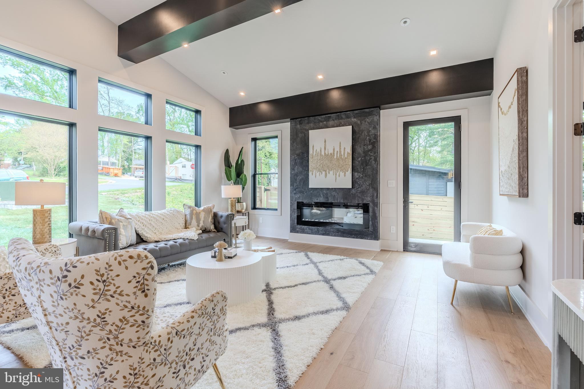 RAYMONDALE - Residential