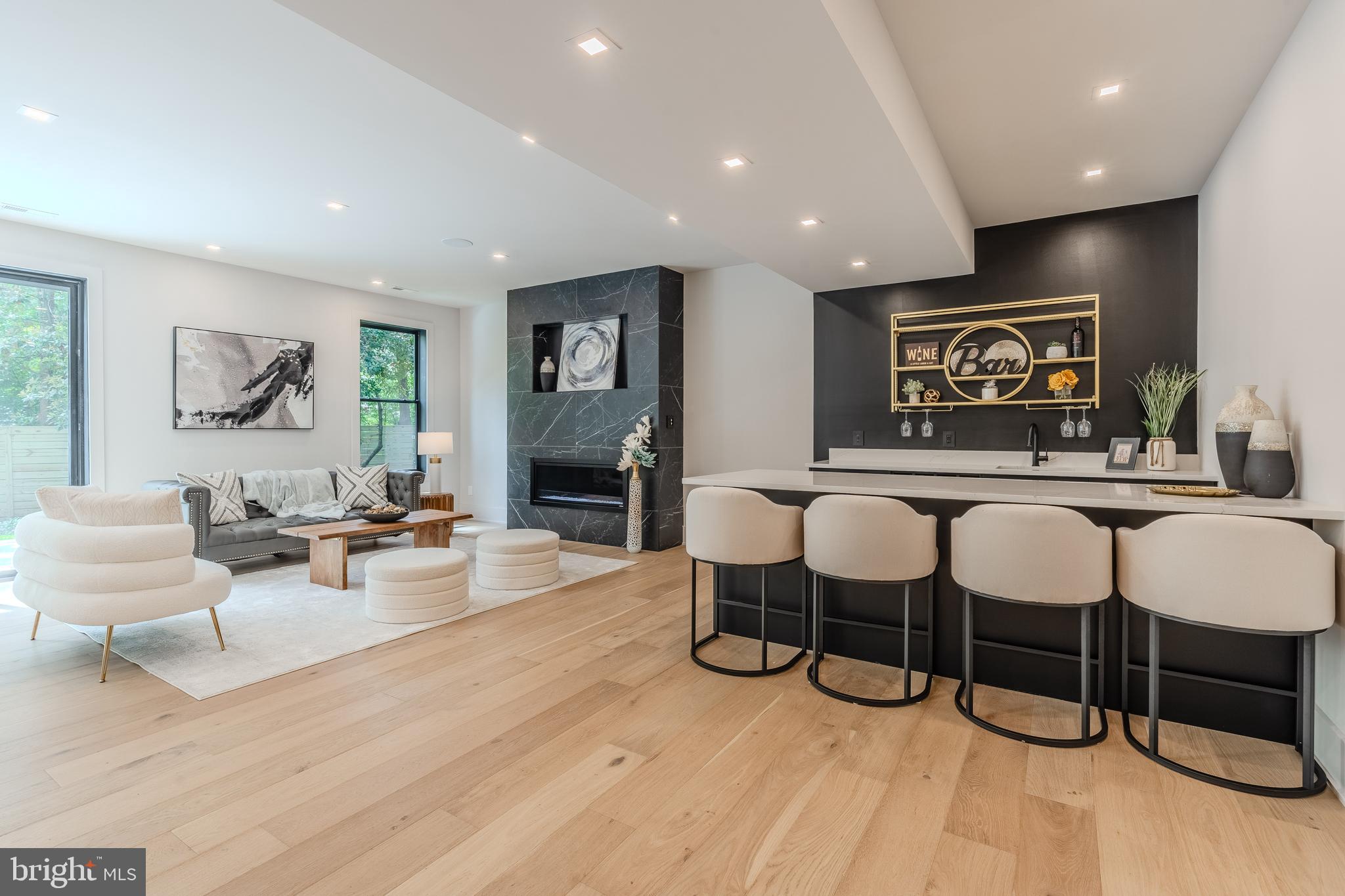 RAYMONDALE - Residential