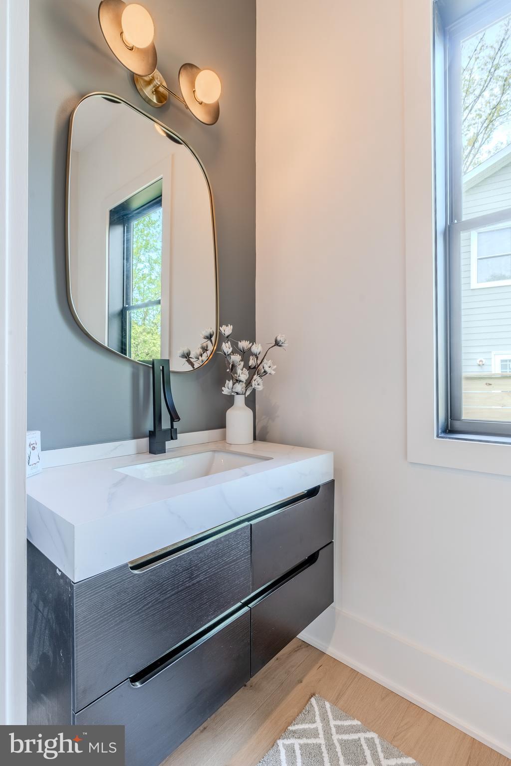 RAYMONDALE - Residential