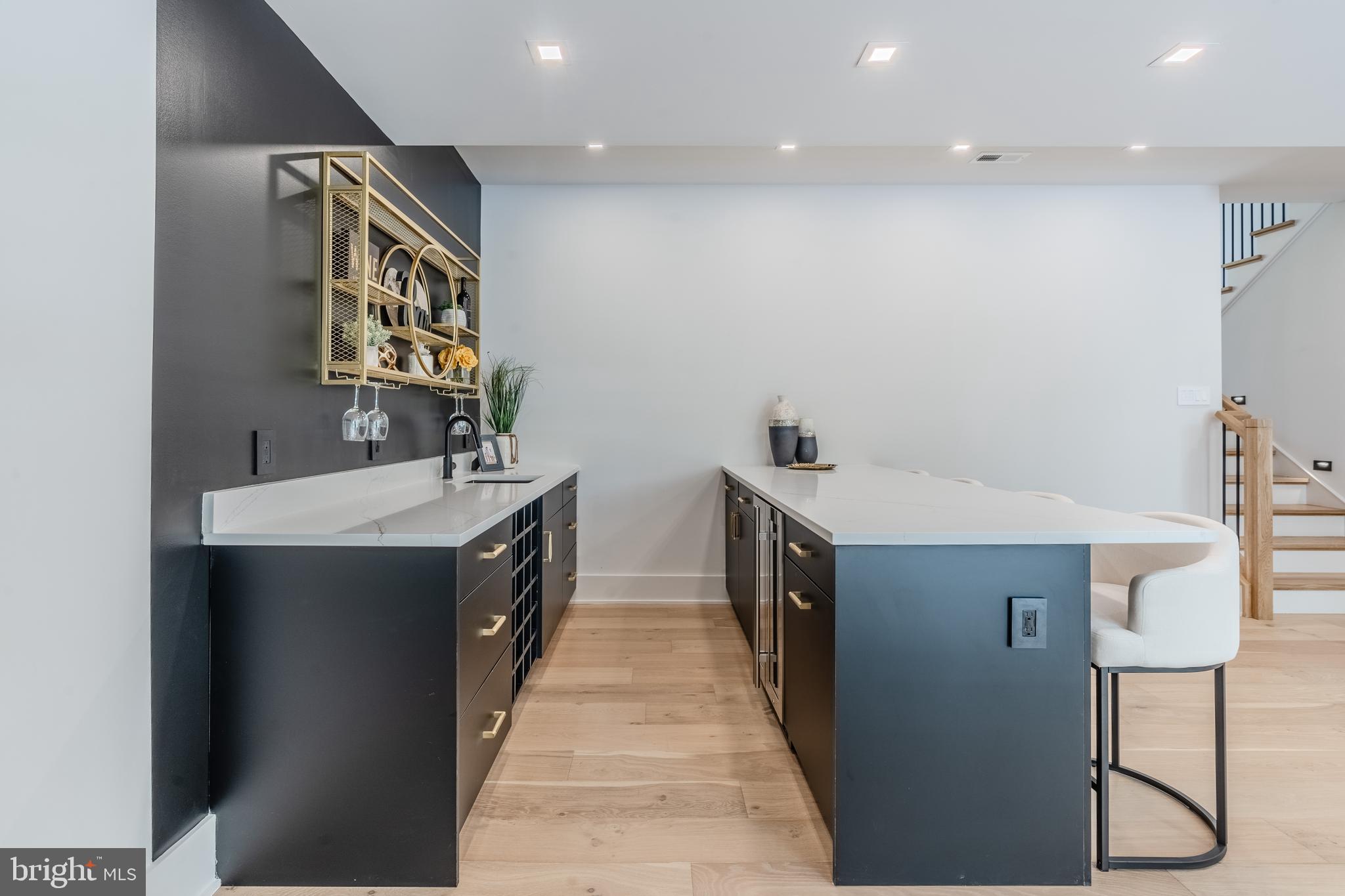 RAYMONDALE - Residential