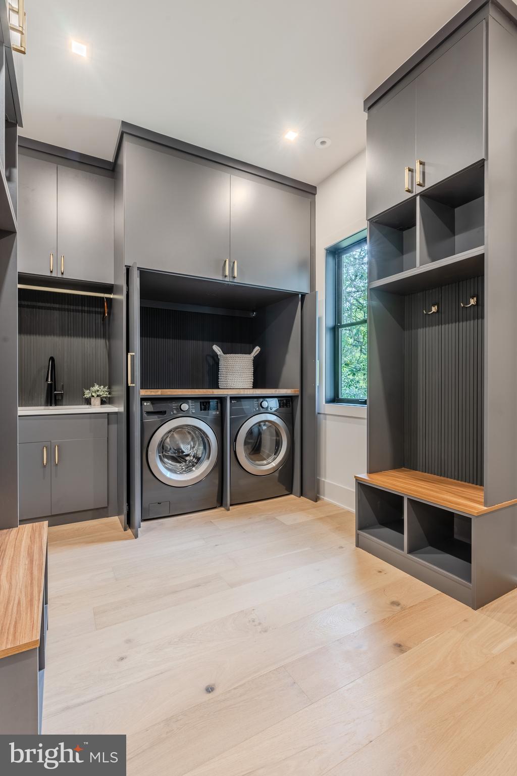 RAYMONDALE - Residential