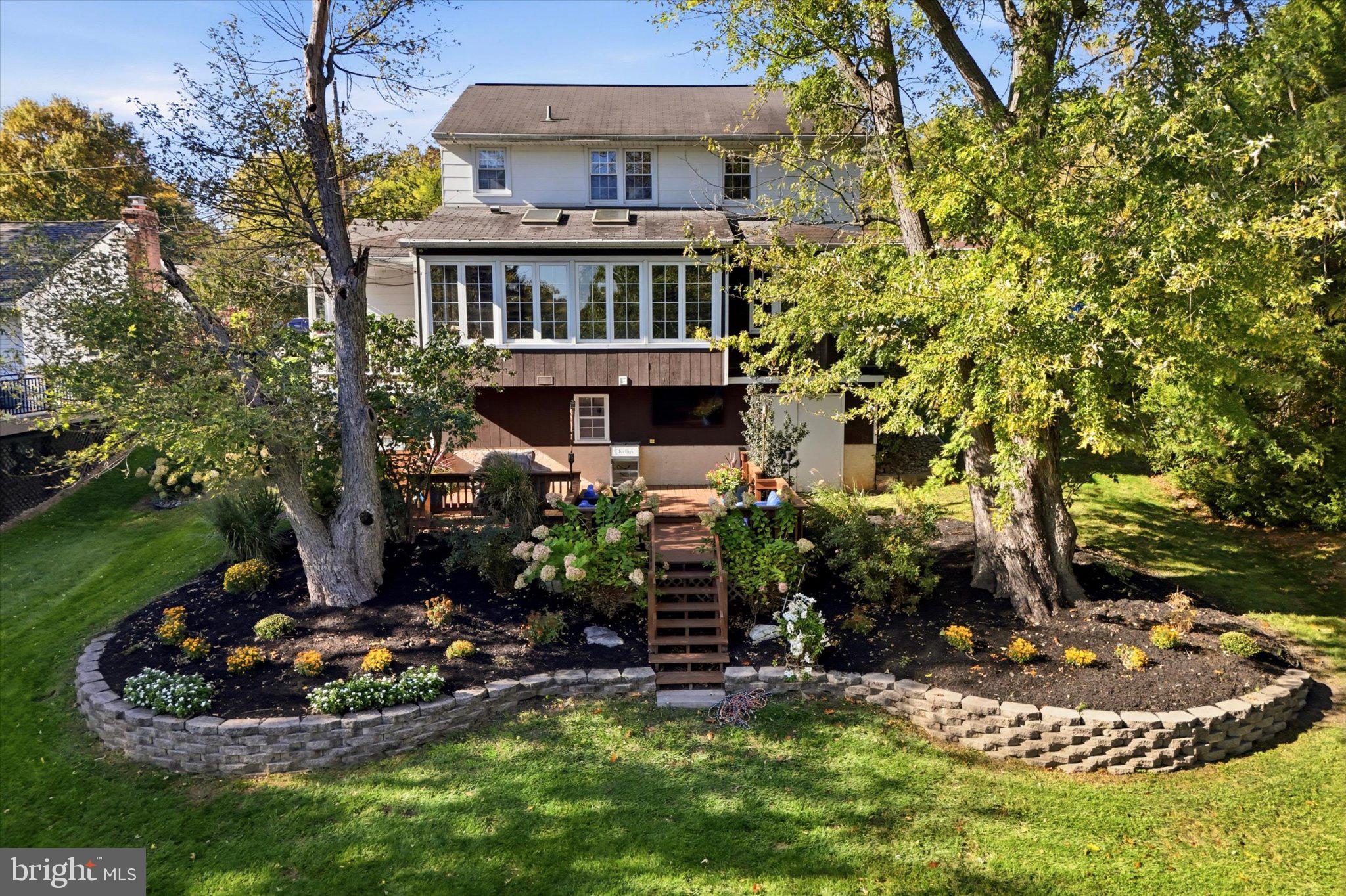226 W WALNUT STREET