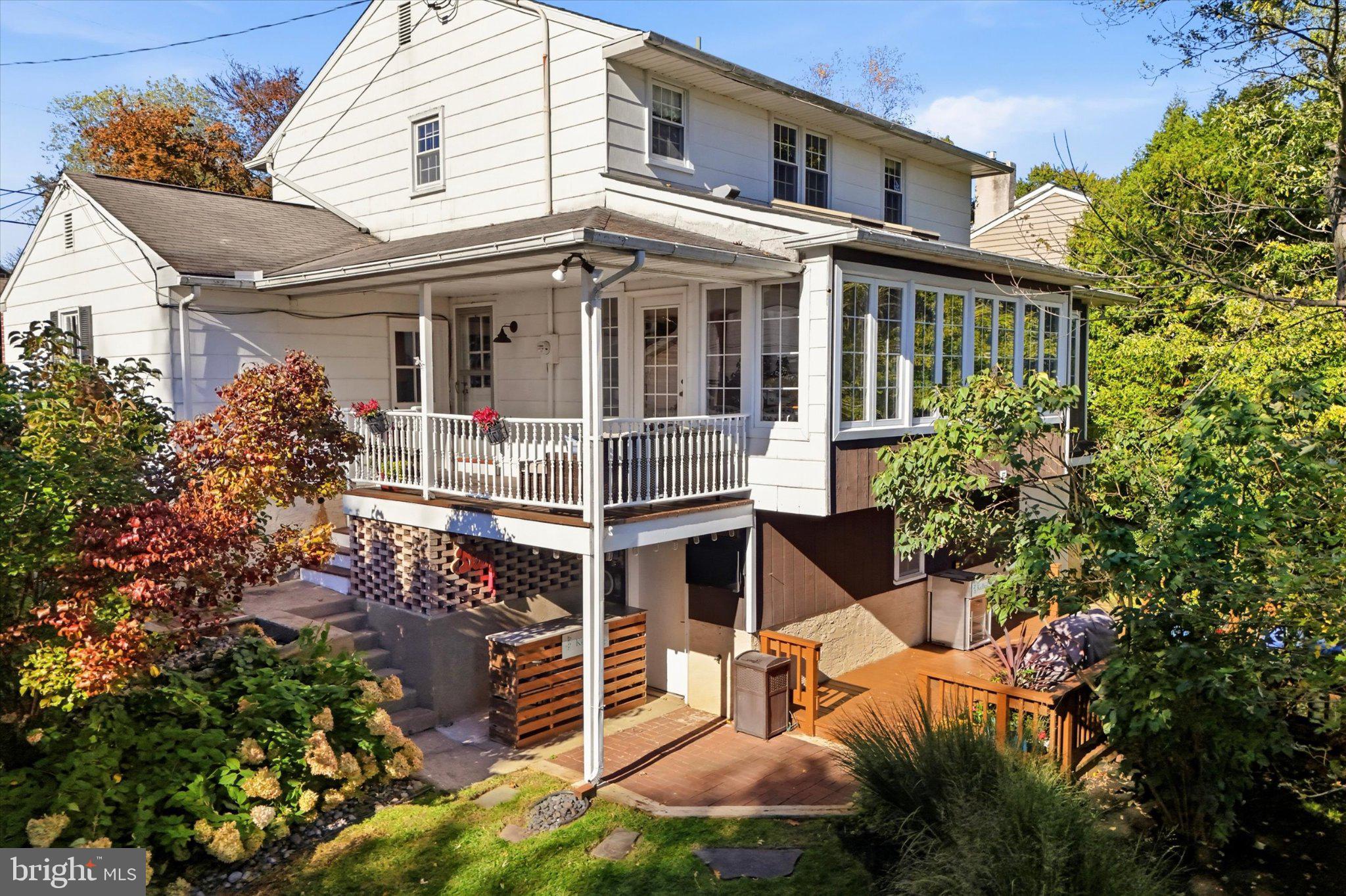 226 W WALNUT STREET