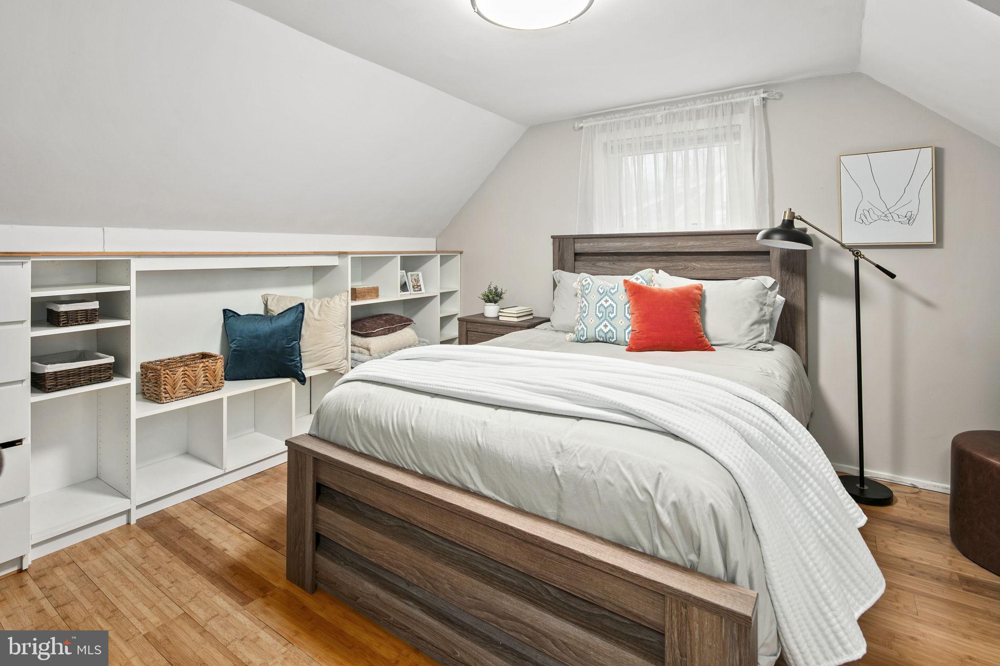 NORTH WOODSIDE - Residential