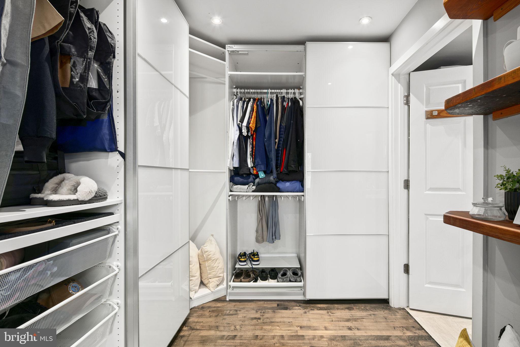 NORTH WOODSIDE - Residential