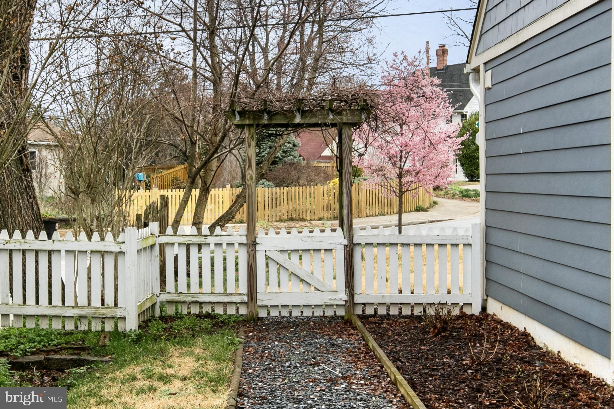 NORTH WOODSIDE - Residential