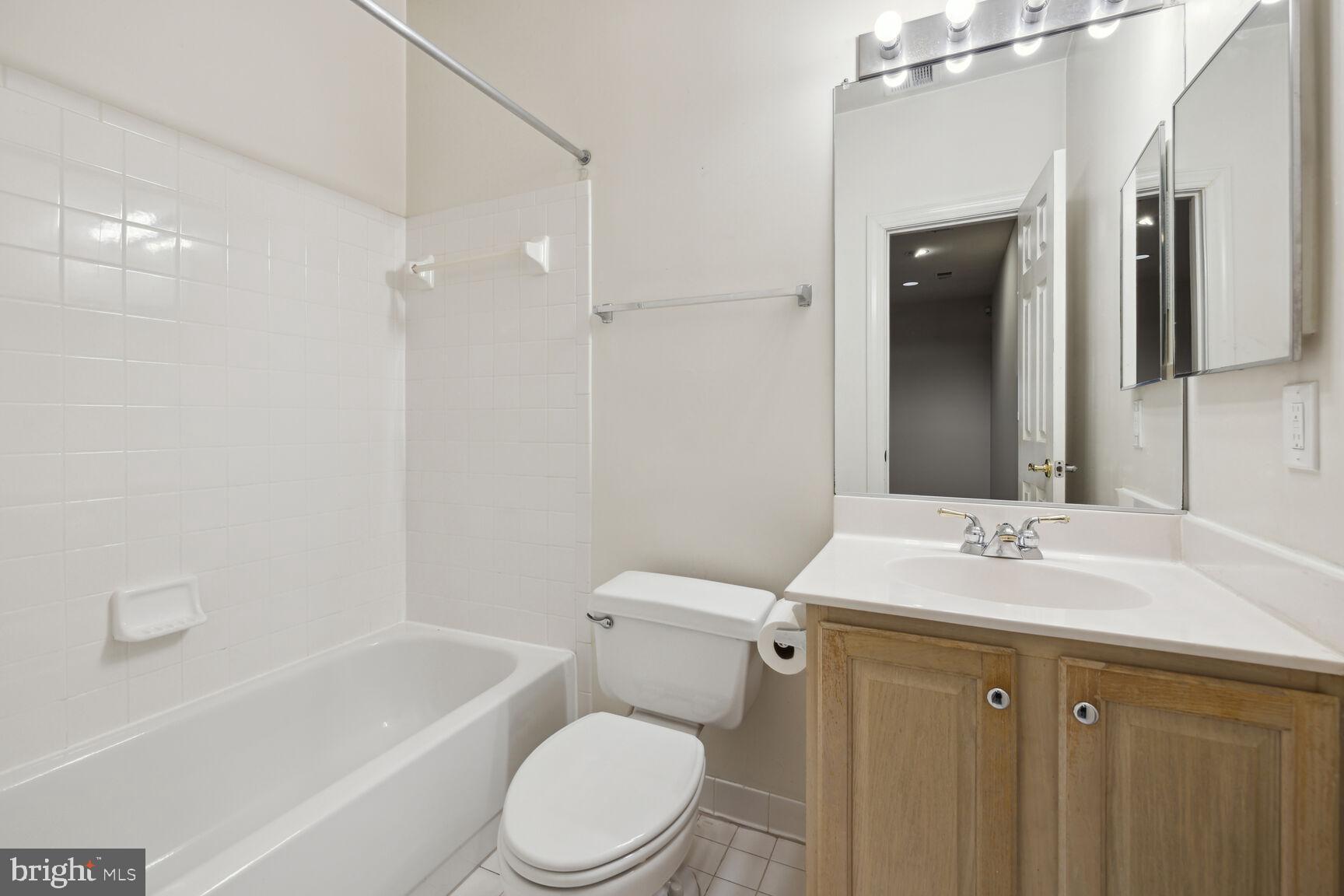 PT ROCKVILLE TWN RES 3 - Residential Lease