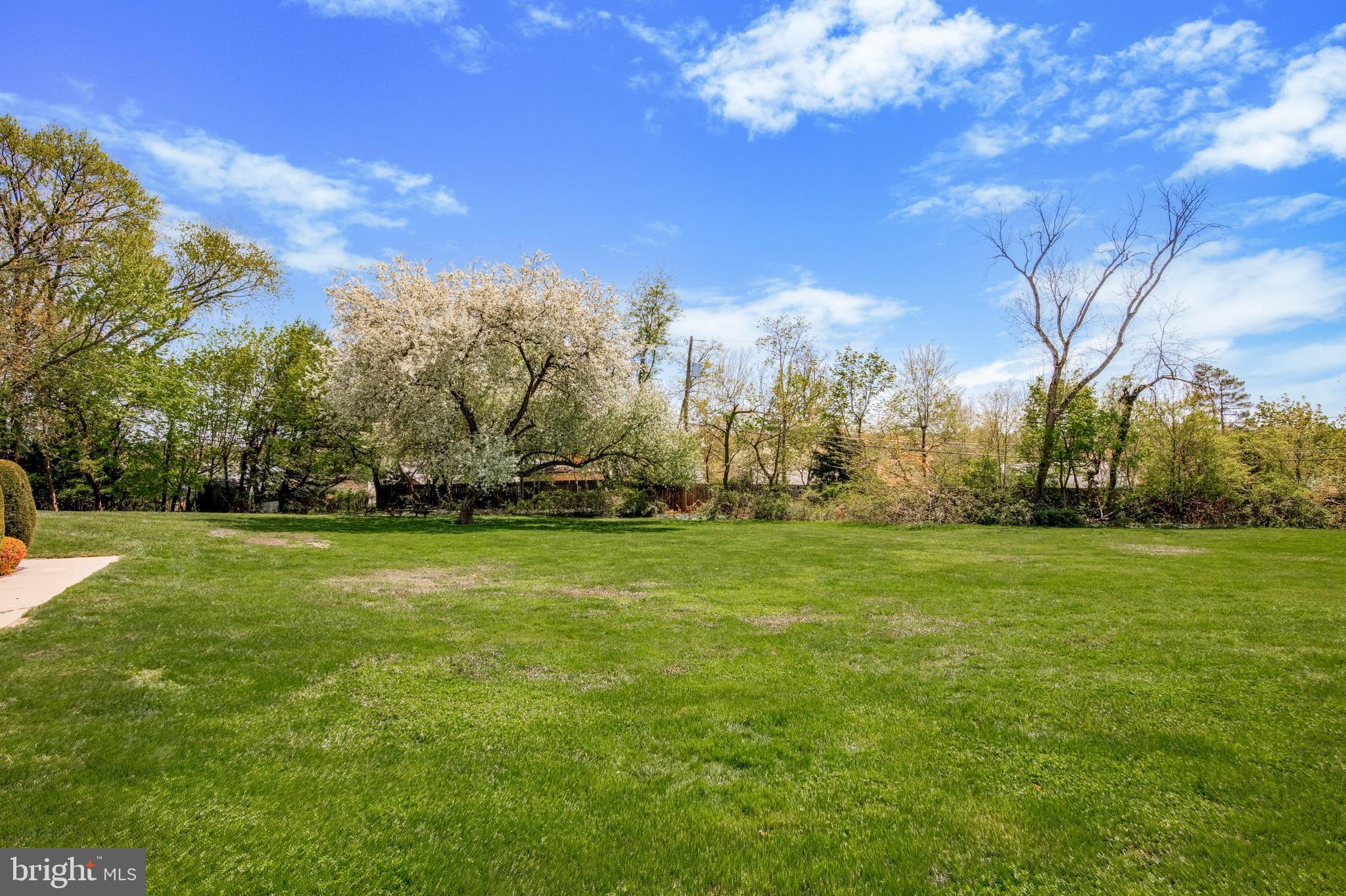 WILLOW GROVE - Residential Lease