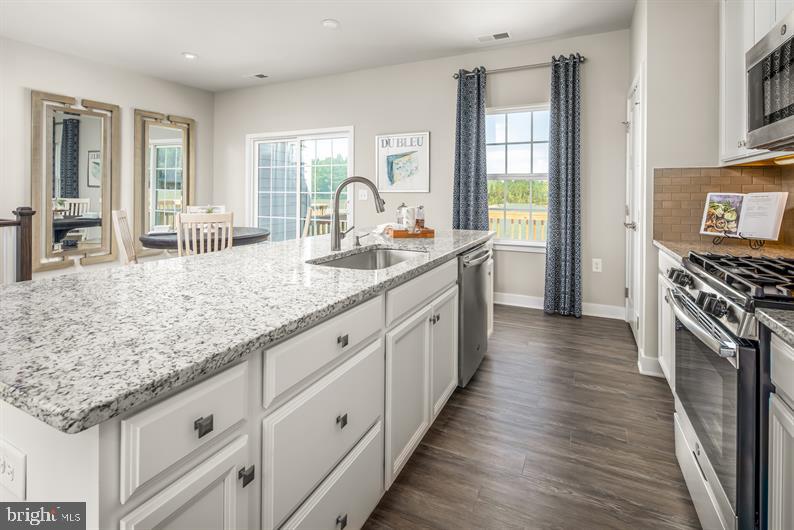 LAKE LINGANORE - Residential