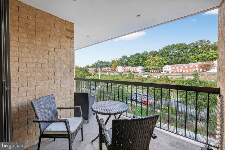 Trailside. Trendy. Turnkey.  Located just minutes from downtown D.C, The Brittany blends urban convenience with resort-style living.  Step outside to the Four Mile Run Trail, or head just minutes to Shirlington Village and the Columbia Pike corridor—two of Arlington’s most walkable and vibrant destinations.

Inside, enjoy an open layout, private balcony, floor-to-ceiling windows, modern kitchen, spacious bedroom suite, walk-in closet & private laundry. And ... this unit boasts the largest balcony in the building!  The Brittany offers 24-hour concierge, fitness center, pool, tennis/pickleball, theatre room, and more—all in a secure, pet-friendly building with assigned parking & an additional storage unit.  Don’t miss out on this opportunity to live a "lock-n-leave", amenities-rich lifestyle in one of Arlington’s best locations ...  at an unbeatable price!