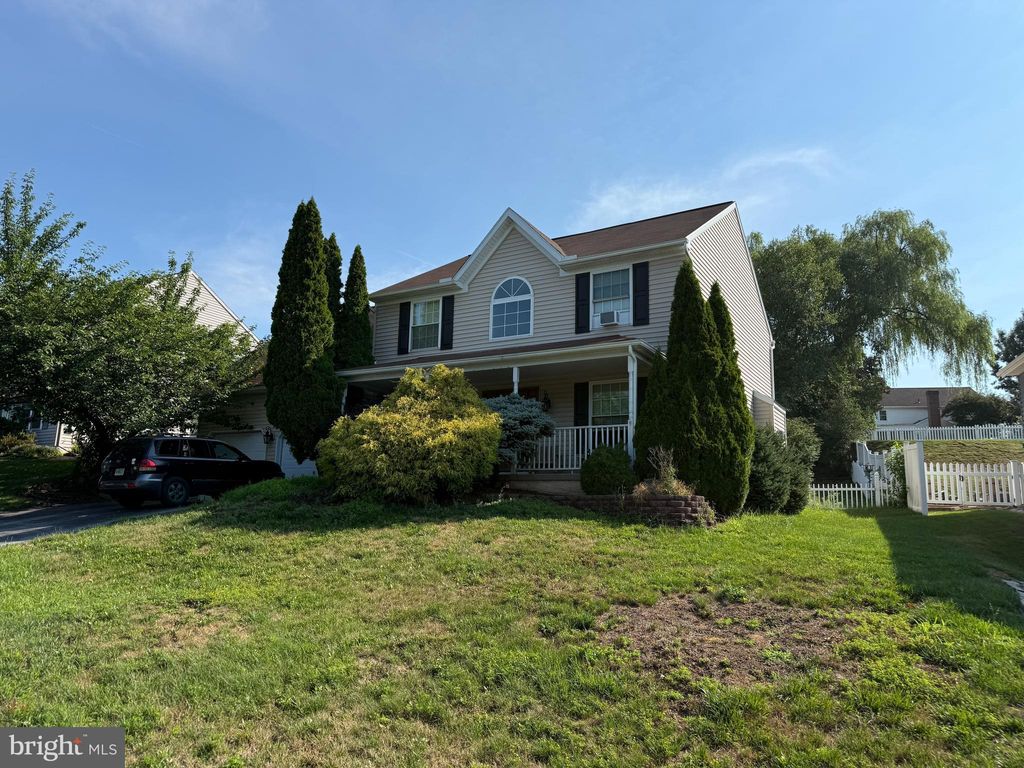 Photo of 137 Hawthorne Drive, DENVER, PA 17517 (MLS # PALA2091886)
