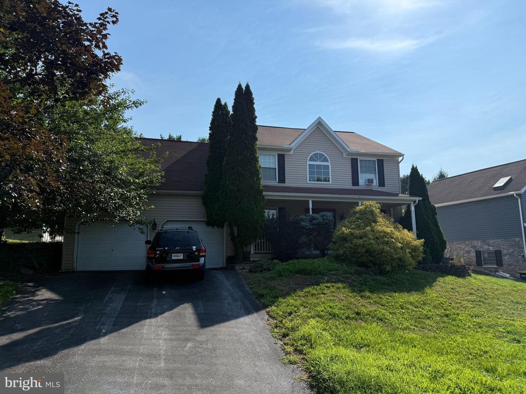 Photo of 137 Hawthorne Drive, DENVER, PA 17517 (MLS # PALA2091886)
