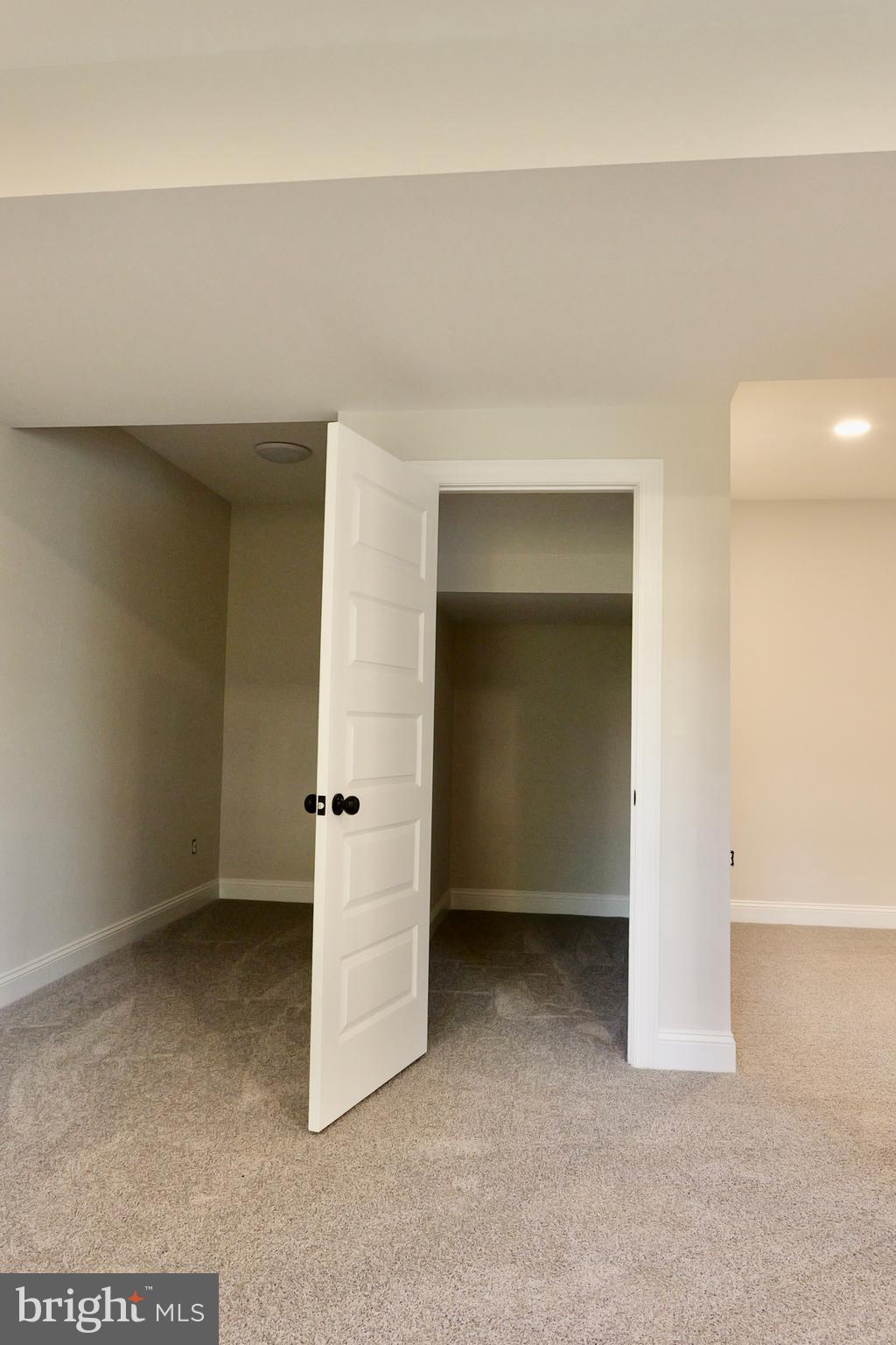 RIVER BEND - Residential