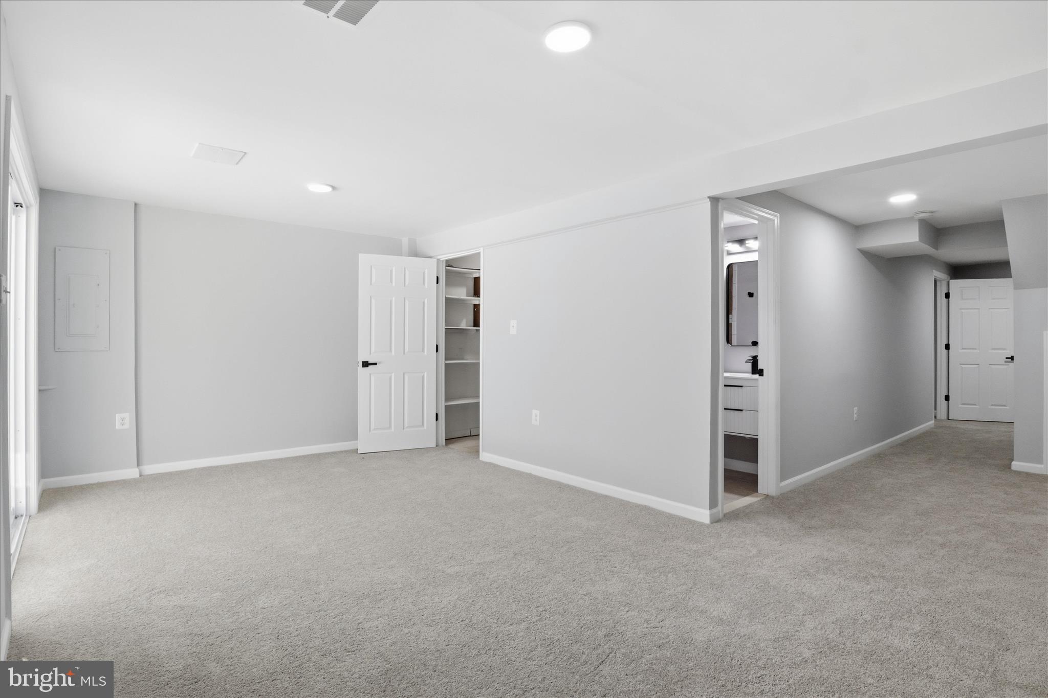 BURKE STATION SQUARE - Residential