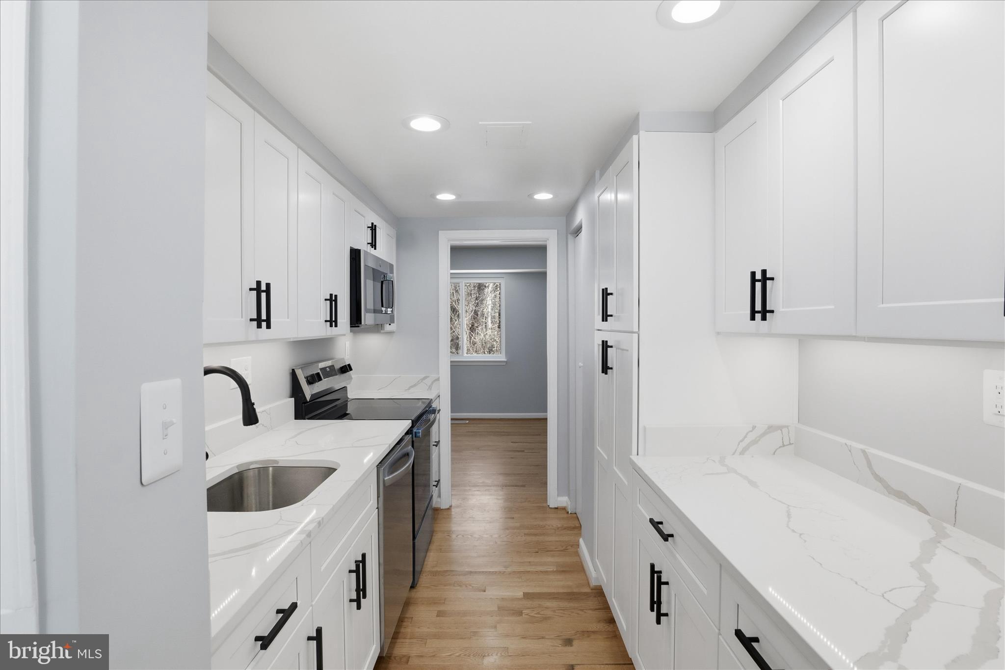 BURKE STATION SQUARE - Residential