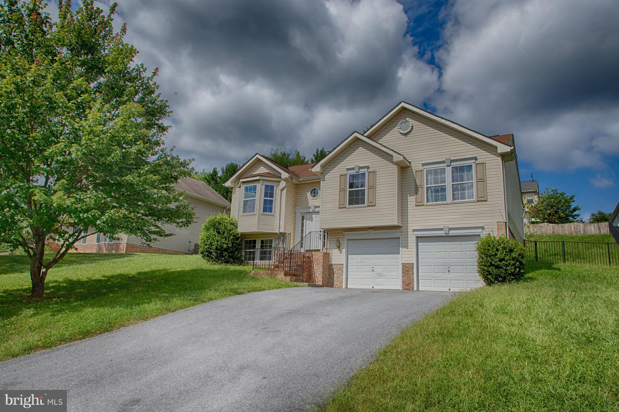 LAUREL RIDGE - Residential