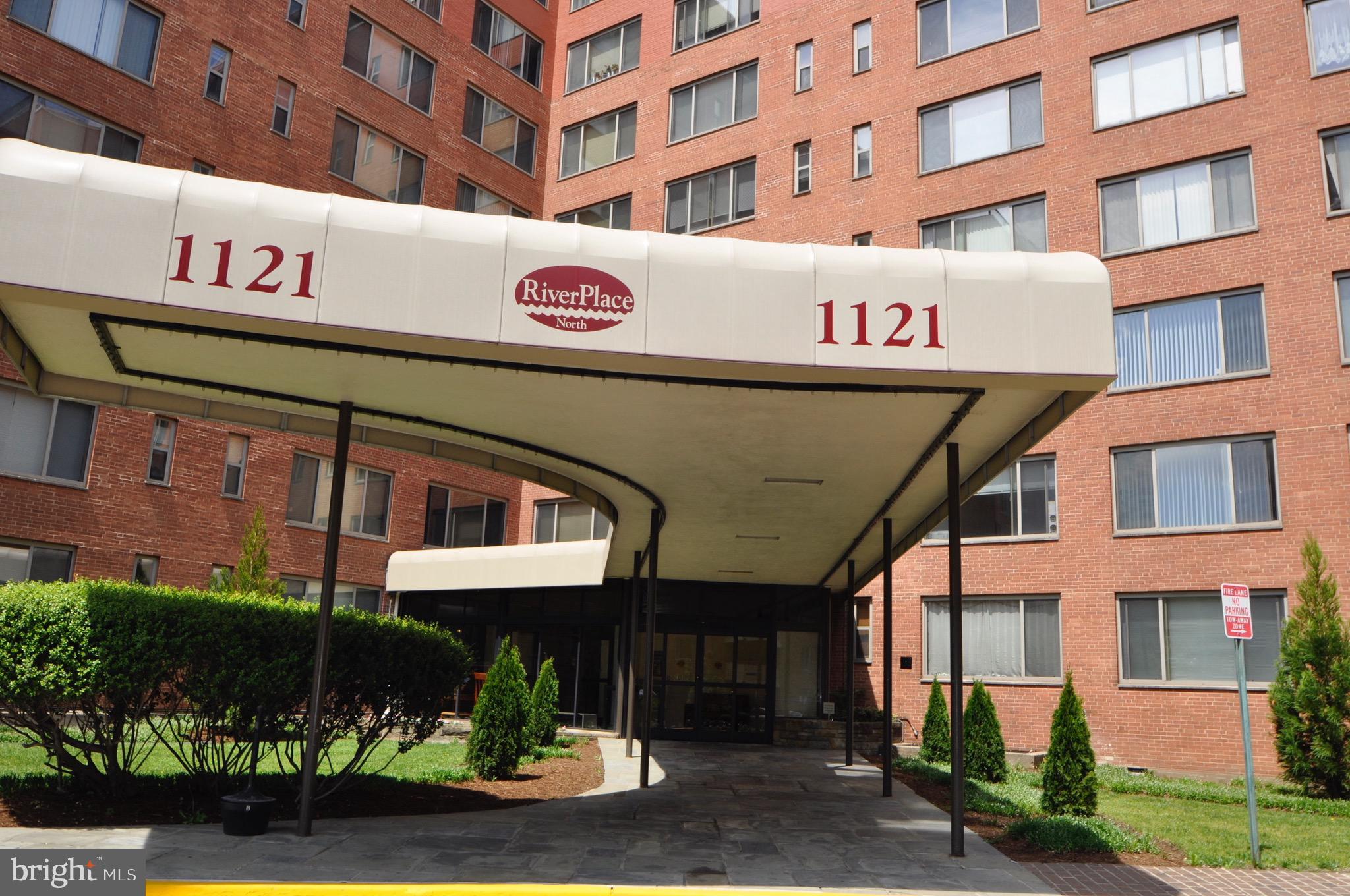 Fully Furnished Studio apartment in excellent condition at River Place North. Hardwood floors & spacious kitchen, large storage closets, and dressing closet await you at a prime Rosslyn location, on the Virginia side of the Key Bridge. Steps close to Metro and Georgetown. All utilities included. Pool, convenience store, and gym on premises. Elegant lobby with front desk attendant. Great Investment, currently rented till July 31, 2025