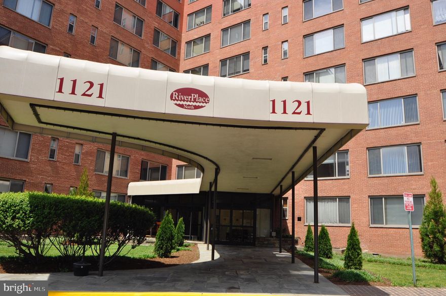 Live smart and stylish in this fully furnished River Place North studio, where every detail maximizes comfort. Hardwood floors, a built‑in bookcase, and a sleek Murphy bed create a versatile, open layout. The spacious kitchen is perfect for cooking at home, while the large bathroom and generous storage—including a dressing closet—add everyday ease. Step outside to enjoy a sparkling swimming pool, state‑of‑the‑art gym, and on‑site convenience store. All utilities are included in the monthly fee, simplifying your budget. In vibrant Rosslyn, you’re just steps from Metro, Georgetown, and Potomac trails—offering the perfect blend of city energy and resort‑style amenities. Currently rented until October 31, 2025.