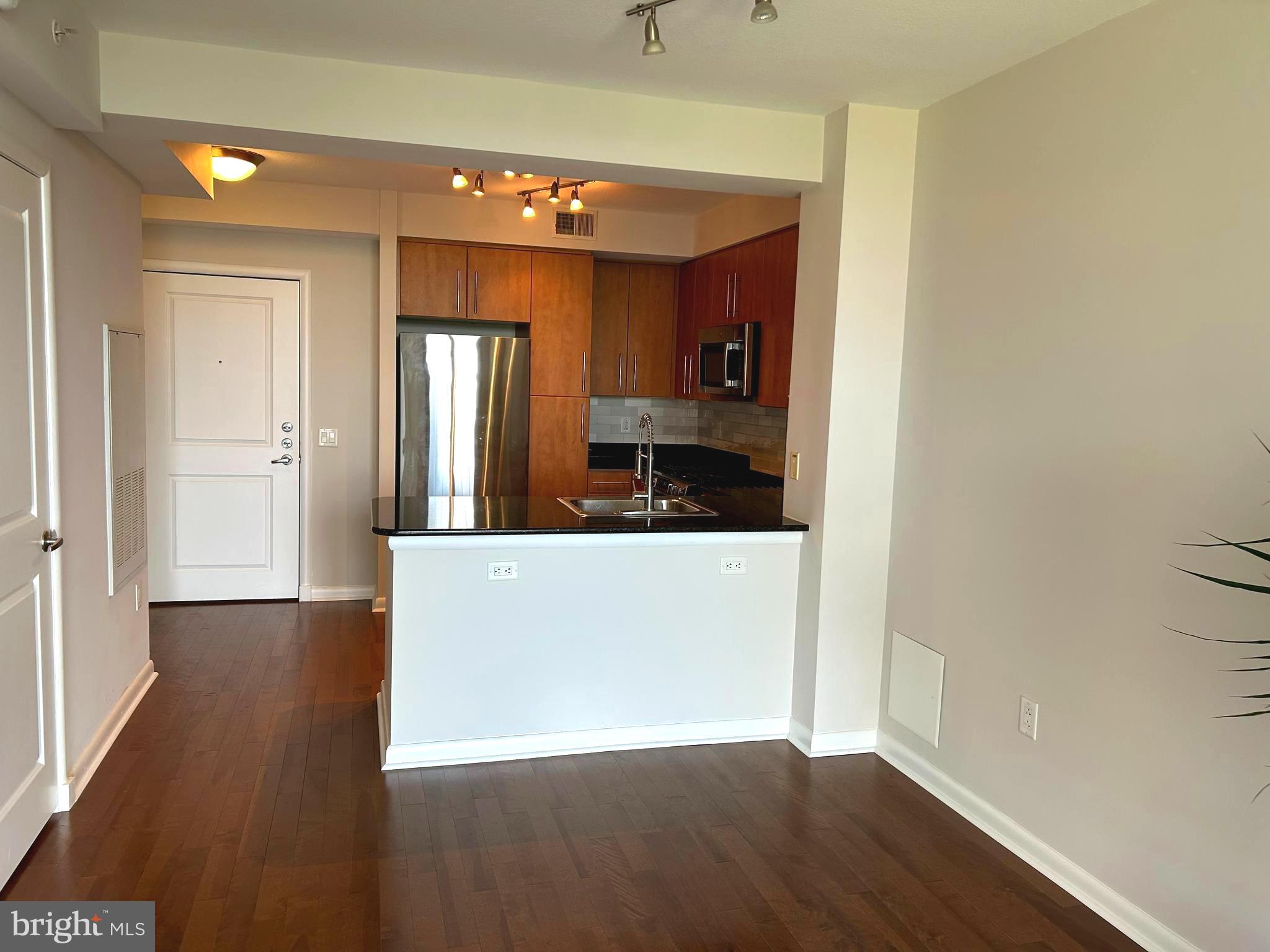 1021 N GARFIELD STREET 740