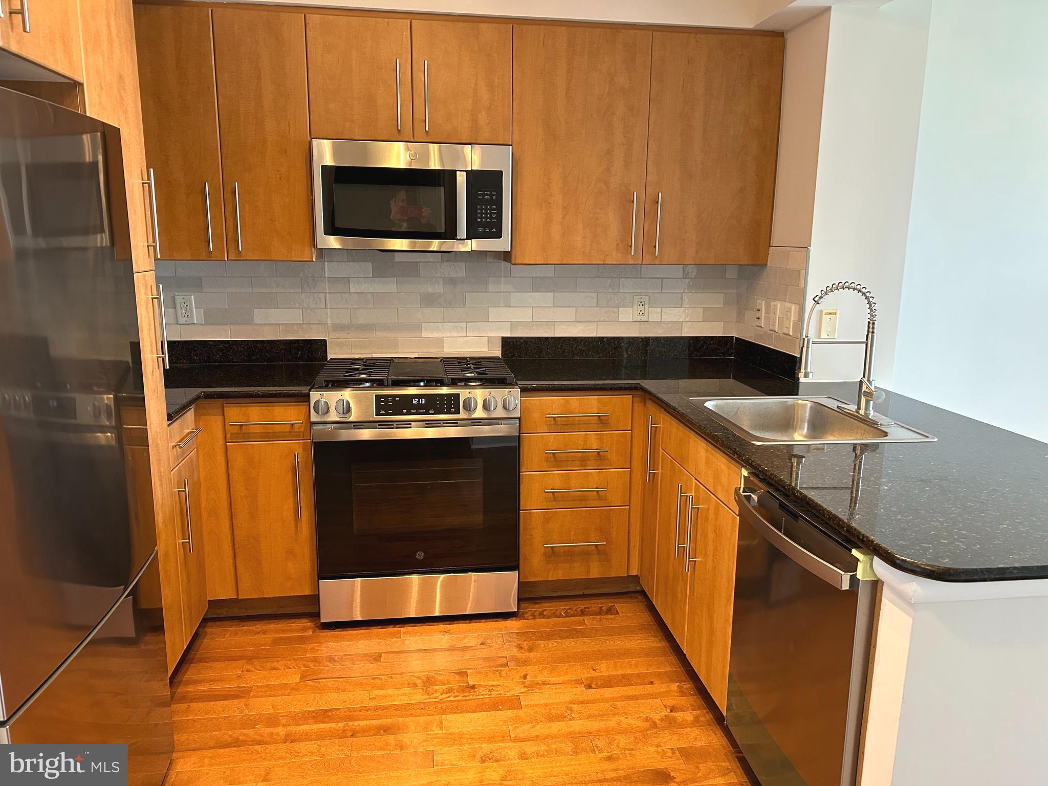 1021 N GARFIELD STREET 740