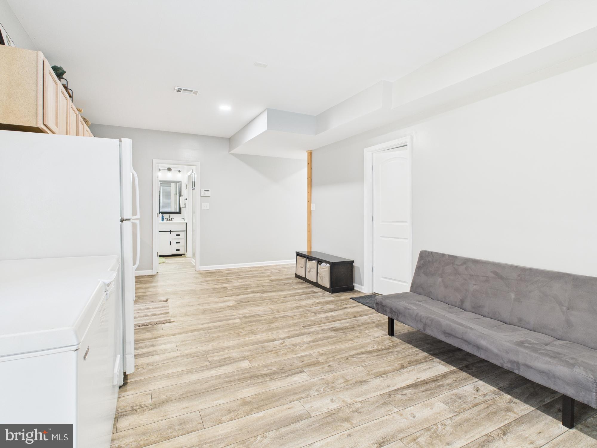 CLIFTON HILLS - Residential