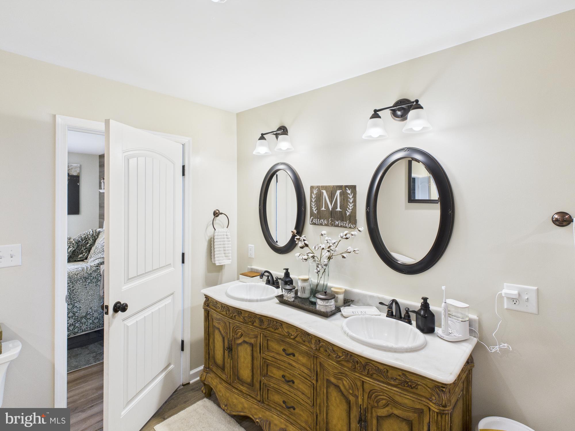 CLIFTON HILLS - Residential