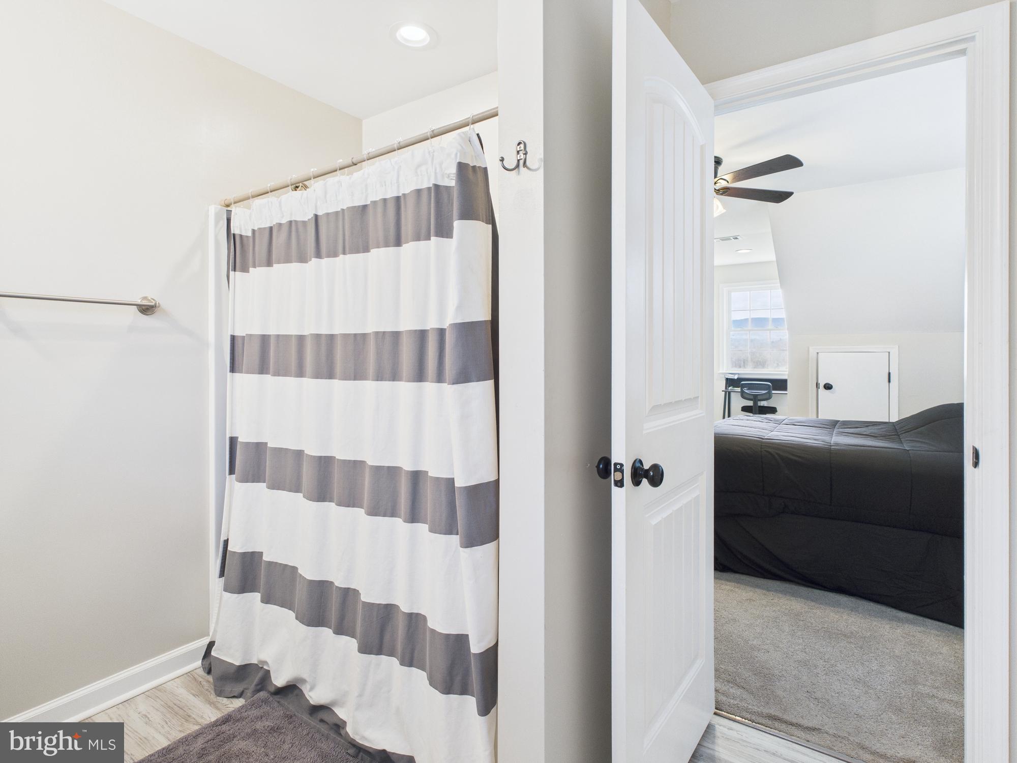 CLIFTON HILLS - Residential