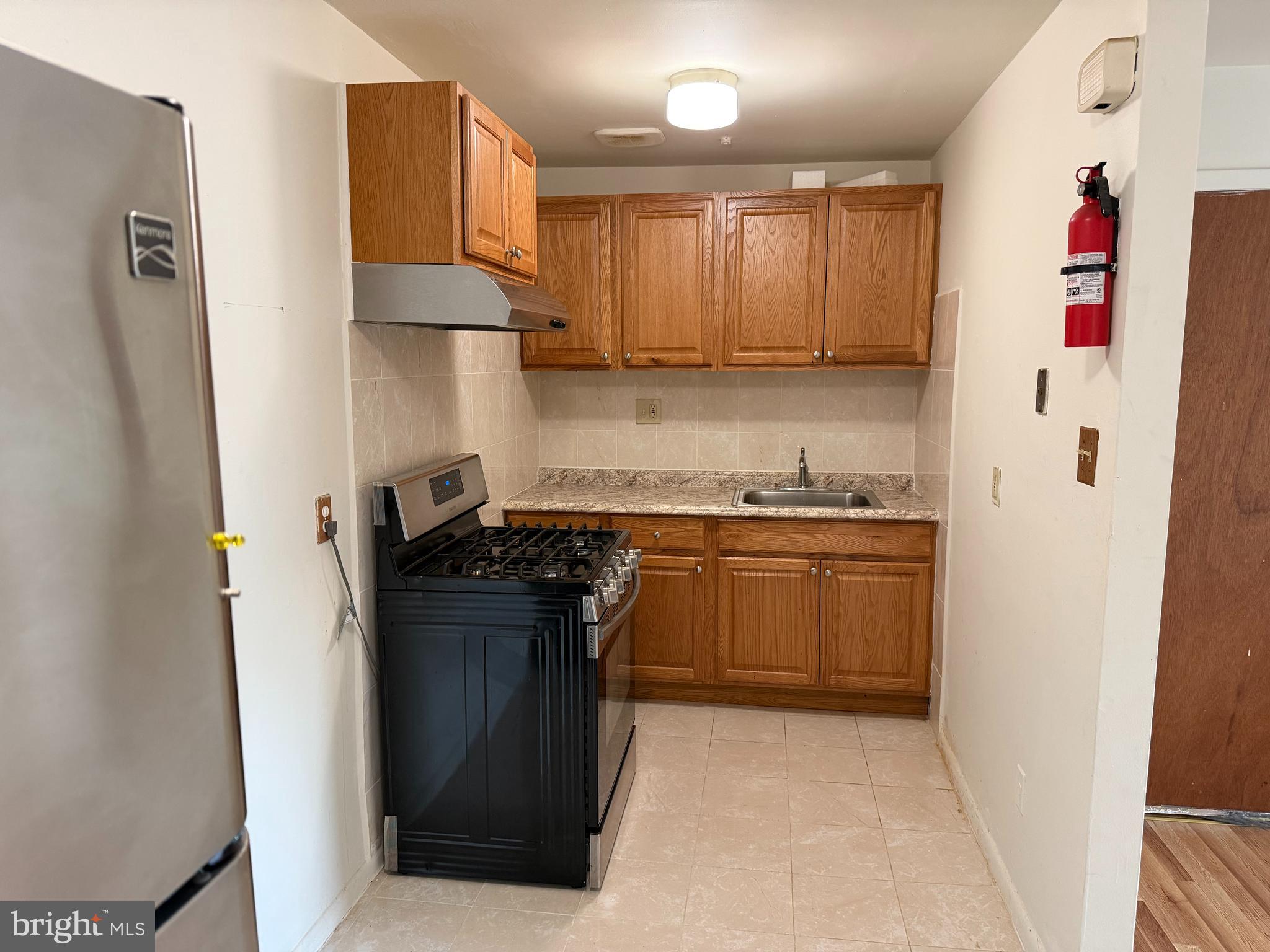 805 W CHESTER PIKE REAR (2ND FLOOR)