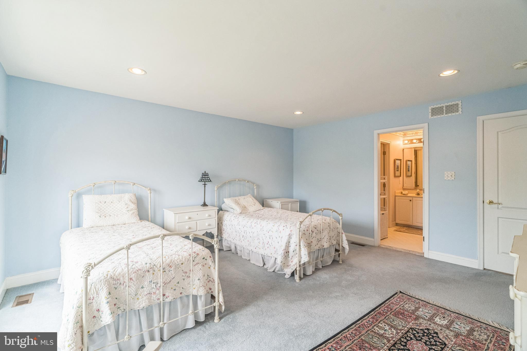 BLUE BELL CC - Residential