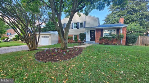 Photo of 1022 Croton Drive, ALEXANDRIA, VA 22308 (MLS # VAFX2342232)