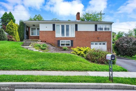 2474 EASTWOOD DRIVE YORK PA 17402